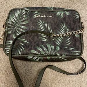 Michael Kors Crossbody!